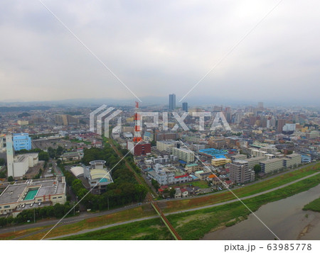 浅川に架かる八高線の鉄道橋〜ドローンで空撮（東京都八王子市大和田町） 63985778