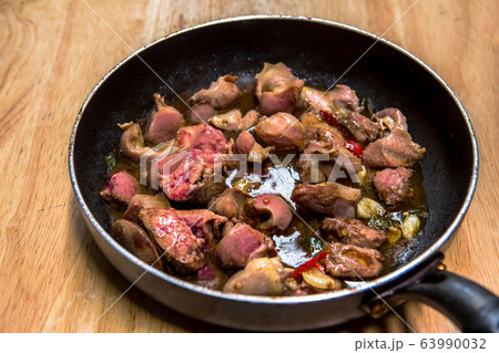 Offal, Chicken Meat, Gravy, Liver - Offal, Roasted Offal, Chicken Meat, Gravy, Liver - Offal, Roasted 63990032