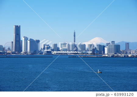 横浜みなとみらい越しの富士山 63993120