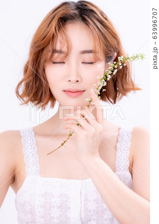 ビューティー 女性 女 63996707