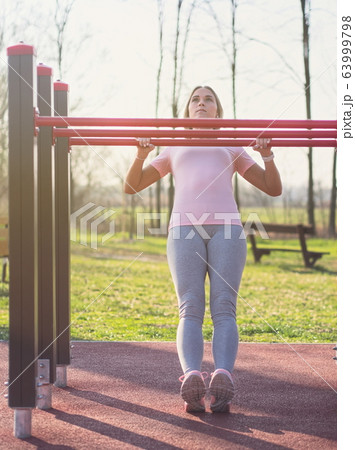 Woman Doing Australian Pull Ups Woman Doing Australian Pull Ups 63999798