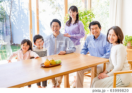 三世代家族、リビング、マイホーム 63999820