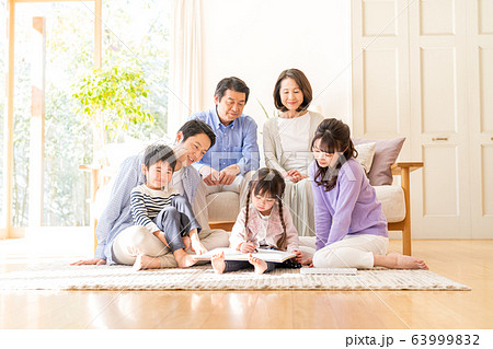 三世代家族、リビング、マイホーム 63999832