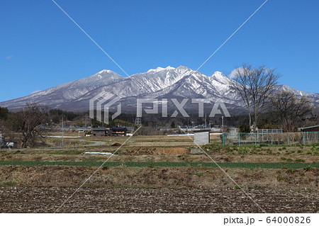 ■ 八ヶ岳 冬 ■ 山梨県 北杜市立 秋田小学校 付近 64000826