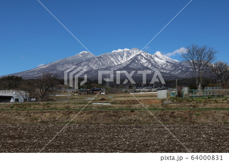 ■ 八ヶ岳 冬 ■ 山梨県 北杜市立 秋田小学校 付近 64000831