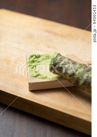 擦りおろした山葵 64001453