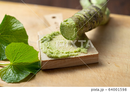 擦りおろした山葵 64001598