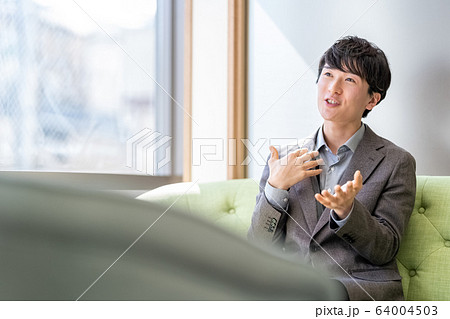 ビジネス　打合せ　商談　相談　ミーティング 64004503