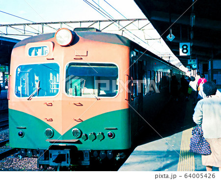 往年の湘南電車 64005426