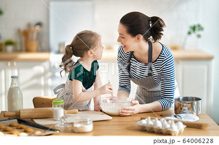 family are preparing bakery together 64006228