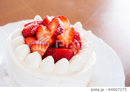 おうちでお菓子作り いちごのショートケーキ おうちでお菓子作り いちごのショートケーキ 64007275