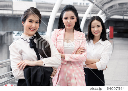 Group of woman cross one's arm with a smile. 64007544