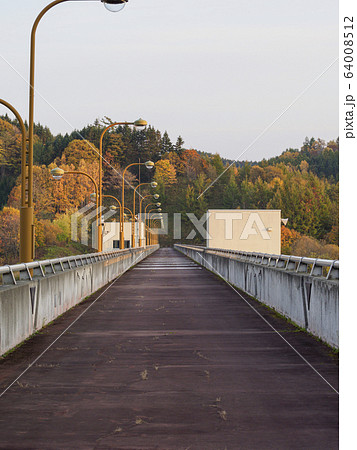 ダム管理事務所への道 ダム管理事務所への道 64008512