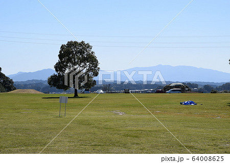 生目古墳群史跡公園・芝広場 64008625