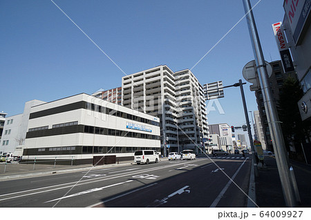 札幌　国道12号　街風景（大通東2丁目付近） 64009927