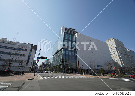 札幌 国道12号 街風景(国道5号創成川通交差点 北1条橋付近) 札幌 国道12号 街風景(国道5号創成川通交差点 北1条橋付近) 64009929