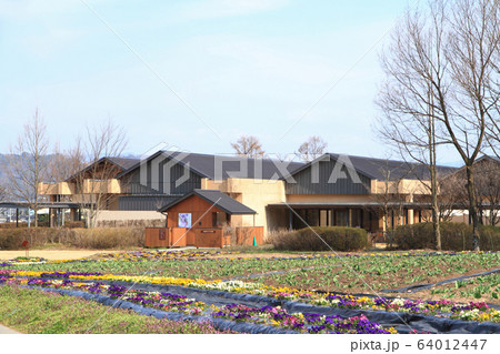 春の安曇野ちひろ美術館 春の安曇野ちひろ美術館 64012447