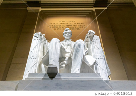 Lincoln Memorial statue 64018612