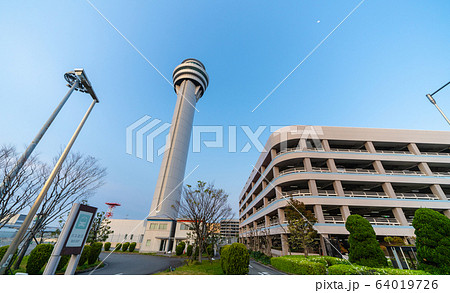 日本の東京都市景観 羽田空港管制塔などを望む 日本の東京都市景観 羽田空港管制塔などを望む 64019726