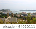 丘の上から街を一望 64020111