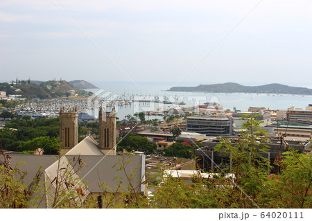 丘の上から街を一望 丘の上から街を一望 64020111