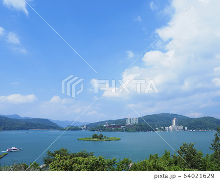 台湾・日月潭 玄光寺からの眺め/ Sun Moon Lake, Taiwan 64021629