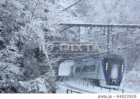 E353系 あずさ かいじ 雪 E353系 あずさ かいじ 雪 64023926