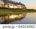 夕景の馬下を行くばんえつ物語号 64024062