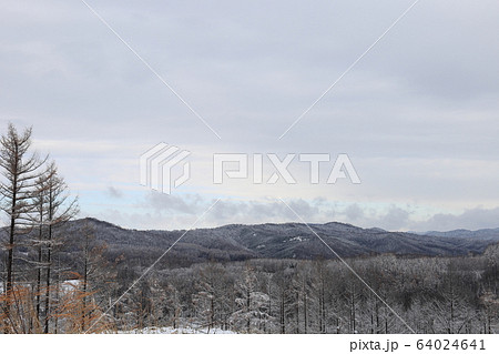 北海道 陸別 雪景色の山並み 北海道 陸別 雪景色の山並み 64024641