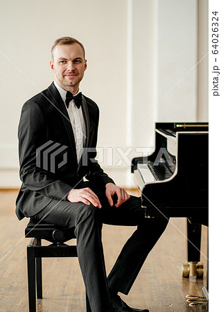 professional pianist man sit posing at camera 64026324