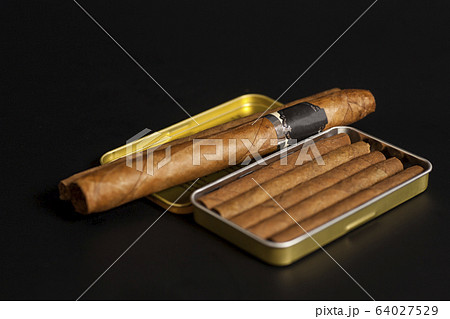 Open metal cigar box and cuban cigars Open metal cigar box and cuban cigars 64027529