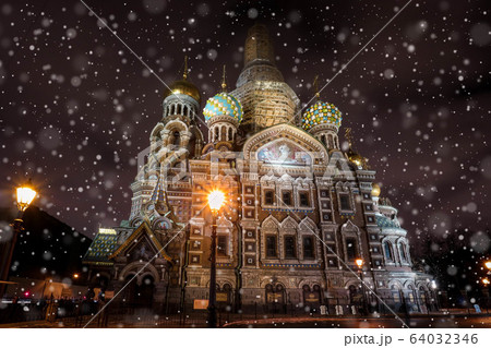 雪の日の教会　サンクトペテルブルク 64032346