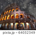 雪の日のコロッセオの風景 64032349