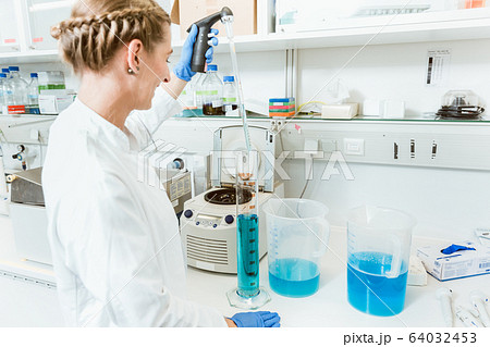 Woman doctor testing chemicals in lab Woman doctor testing chemicals in lab 64032453