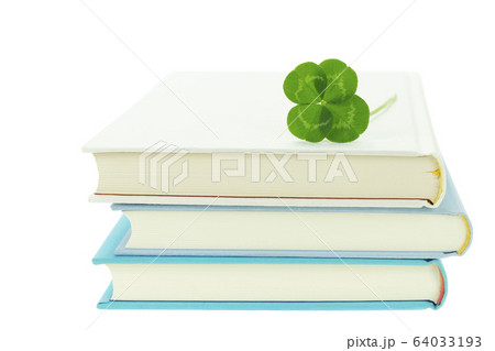 四葉のクローバーと本 三冊 四葉のクローバーと本 三冊 64033193