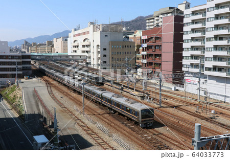 芦屋駅の普通電車 芦屋駅の普通電車 64033773