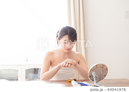 ビューティー女性 64041978