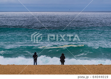ポルトガルナザレ海岸に打ち寄せ砕け散る大波、Big wave Nazare Portugal ポルトガルナザレ海岸に打ち寄せ砕け散る大波、Big wave Nazare Portugal 64044019