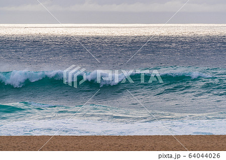 ポルトガルナザレ海岸に打ち寄せ砕け散る大波、Big wave Nazare Portugal ポルトガルナザレ海岸に打ち寄せ砕け散る大波、Big wave Nazare Portugal 64044026
