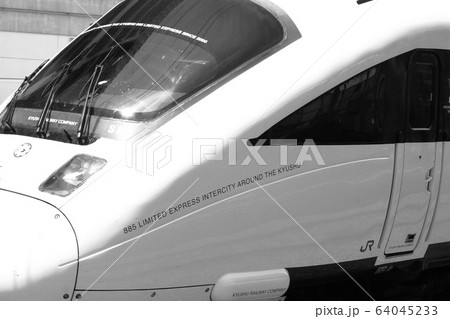 モノクロ 列車 鉄道 先頭 年4月登録 最大サイズ Mの写真素材