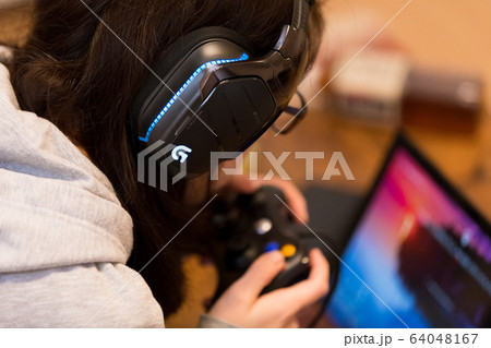 ゲーマー女性 ゲーマー女性 64048167