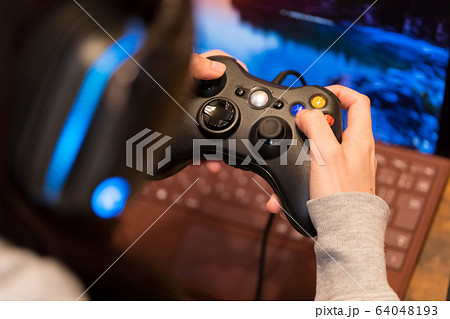 ゲーマー女性 ゲーマー女性 64048193