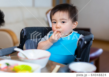子供　離乳食　幼児 64048824