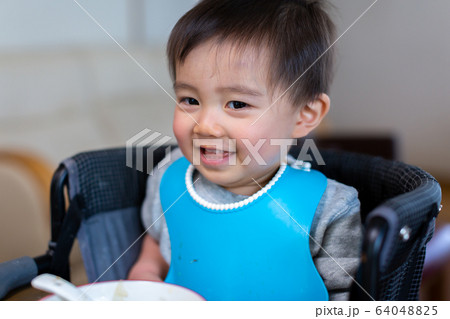 子供　離乳食　幼児 64048825