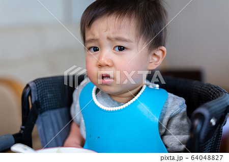 子供　離乳食　幼児 64048827
