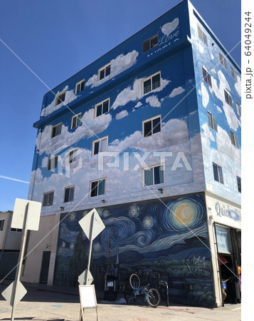 【ロサンゼルス】　ベニスビーチ 64049244