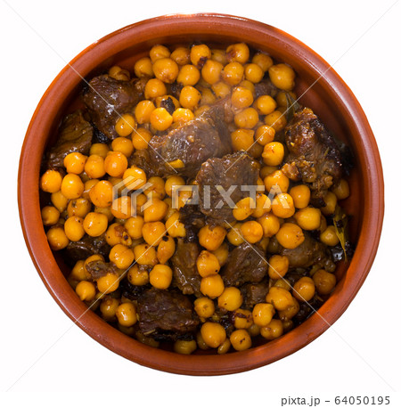 Beef stew with chickpeas in a clay plate Beef stew with chickpeas in a clay plate 64050195