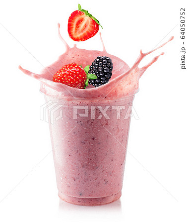 berry smoothie in glass 64050752