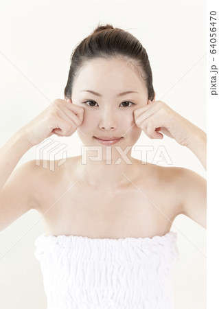 美容 若い女性 64056470