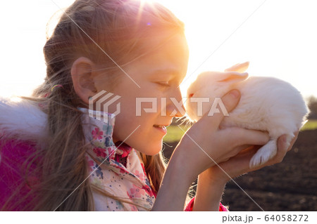 girl and rabbit 64058272